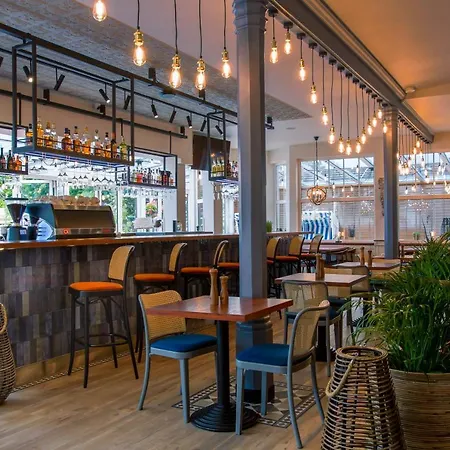 Ξενοδοχείο Aurora Family & Miedzyzdroje