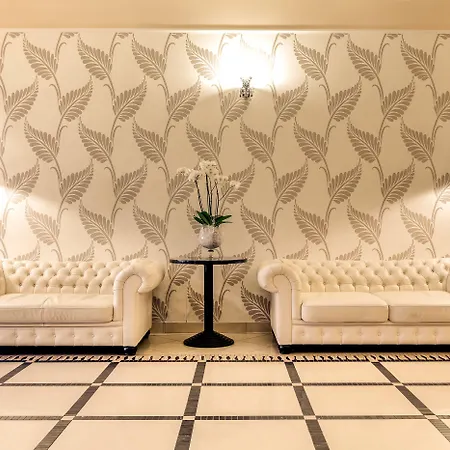 Ξενοδοχείο Aurora Family &