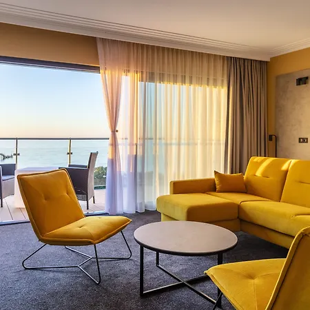 Aurora Family & Hotell 4*