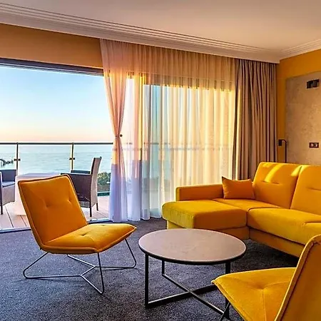Otel Aurora Family &