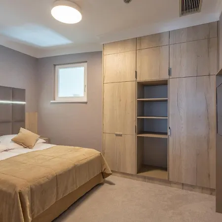 Aurora Family & Hotel