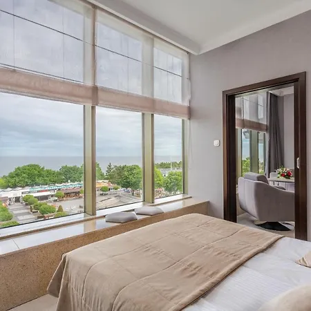 Aurora Family & Szálloda